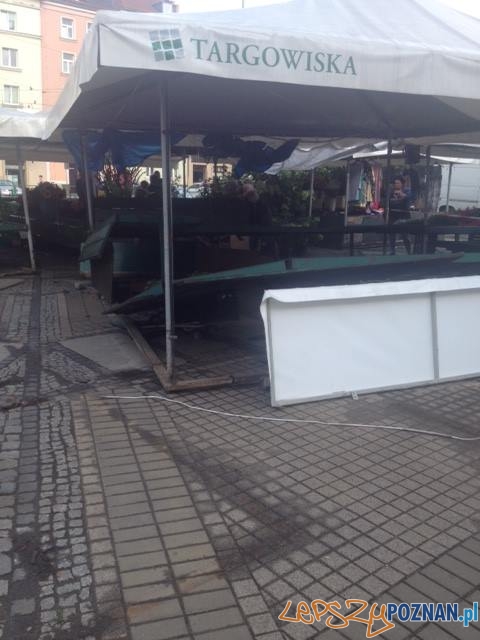 Zniszczone stragany na placu Wielkopolskim Foto: Zbyszek Reiss Zniszczone stragany na placu Wielkopolskim Foto: Zbyszek Reiss