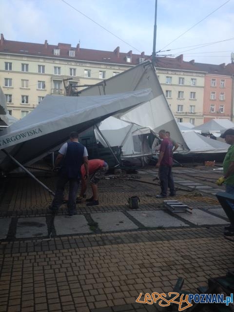 Zniszczone stragany na placu Wielkopolskim Foto: Zbyszek Reiss Zniszczone stragany na placu Wielkopolskim Foto: Zbyszek Reiss