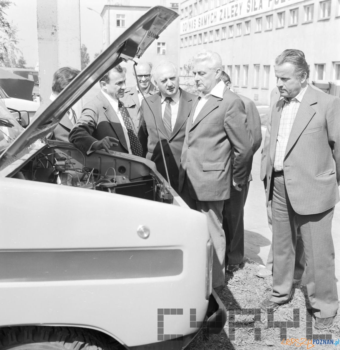 Fabryka Samochodow Rolniczych Polmo - wizyta KW Kom Parti Czechosłowacji 7.08 (3) Foto: Stanisław Wiktor / Cyryl Fabryka Samochodow Rolniczych Polmo - wizyta KW Kom Parti Czechosłowacji 7.08 (3) Foto: Stanisław Wiktor / Cyryl