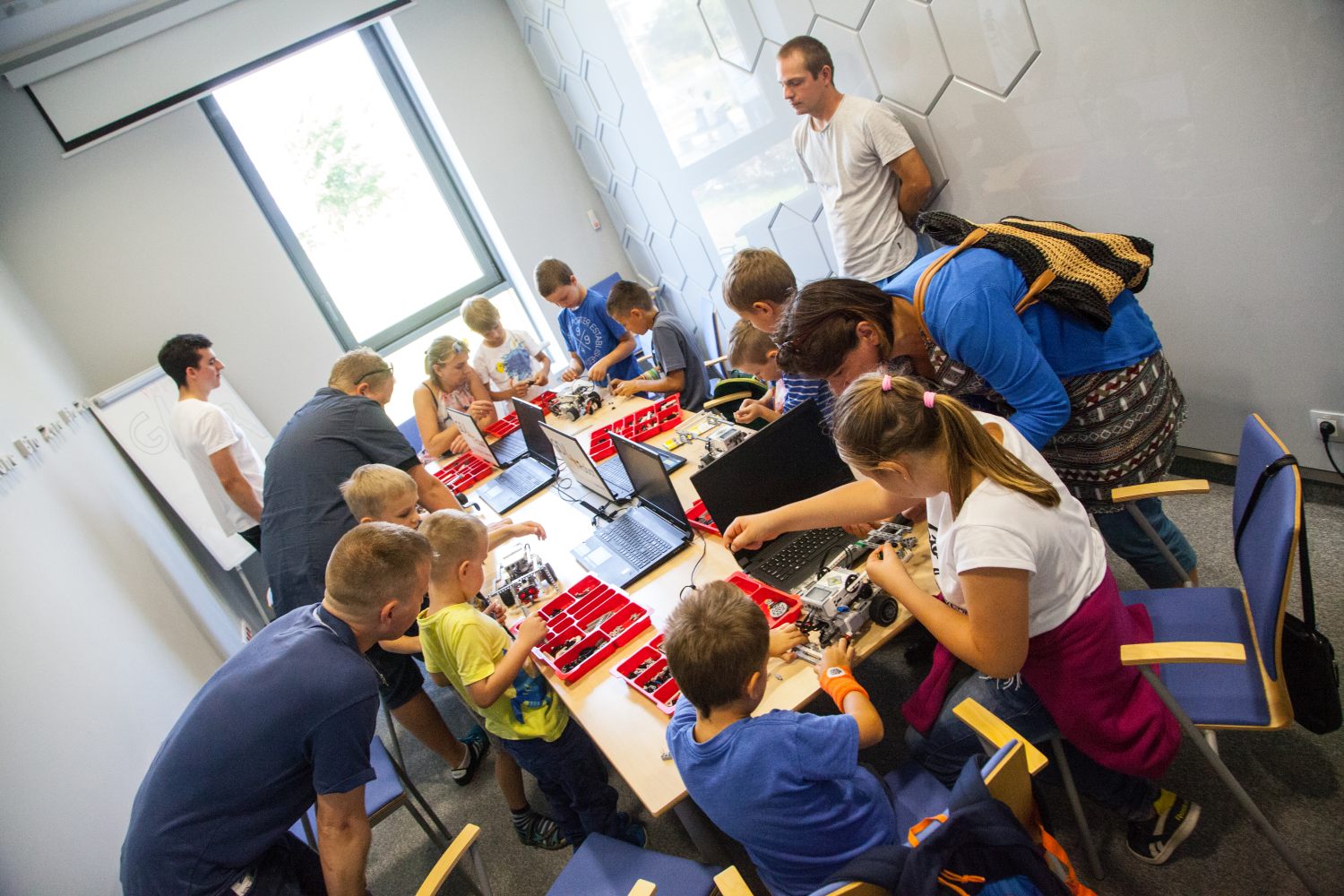 Piknik w w Poznańskim Parku Naukowo-Technologicznym Foto: materiały prasowe Piknik w w Poznańskim Parku Naukowo-Technologicznym Foto: materiały prasowe