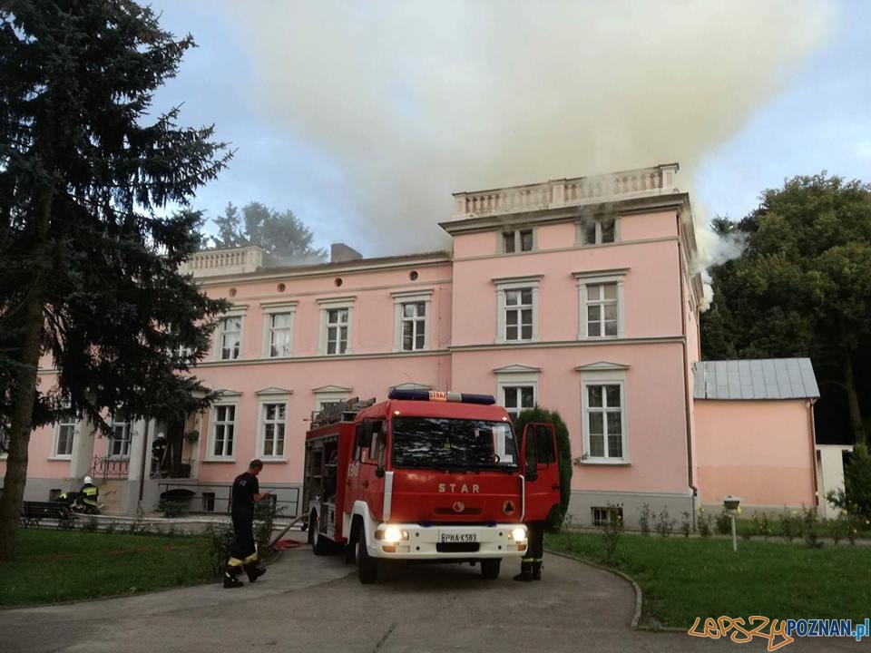 Dom Rekolekcyjny w płomieniach Foto: OSP Skoki Dom Rekolekcyjny w płomieniach Foto: OSP Skoki