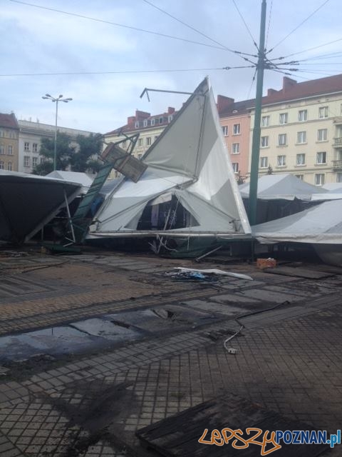 Zniszczone stragany na placu Wielkopolskim Foto: Zbyszek Reiss Zniszczone stragany na placu Wielkopolskim Foto: Zbyszek Reiss