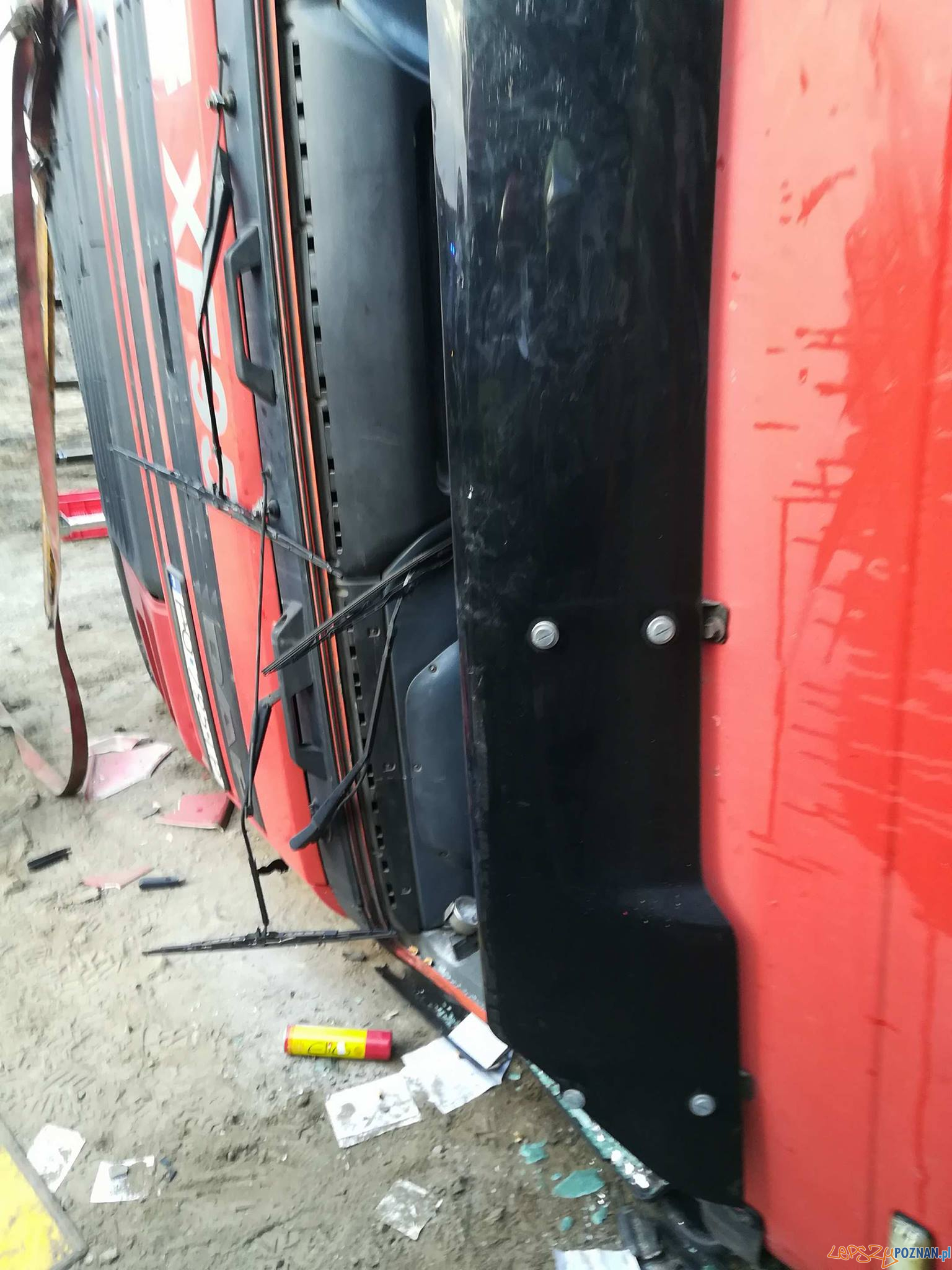 Wywrotka wywrotki w Daszewicach Foto: OSP Poznań Głuszyna Wywrotka wywrotki w Daszewicach Foto: OSP Poznań Głuszyna