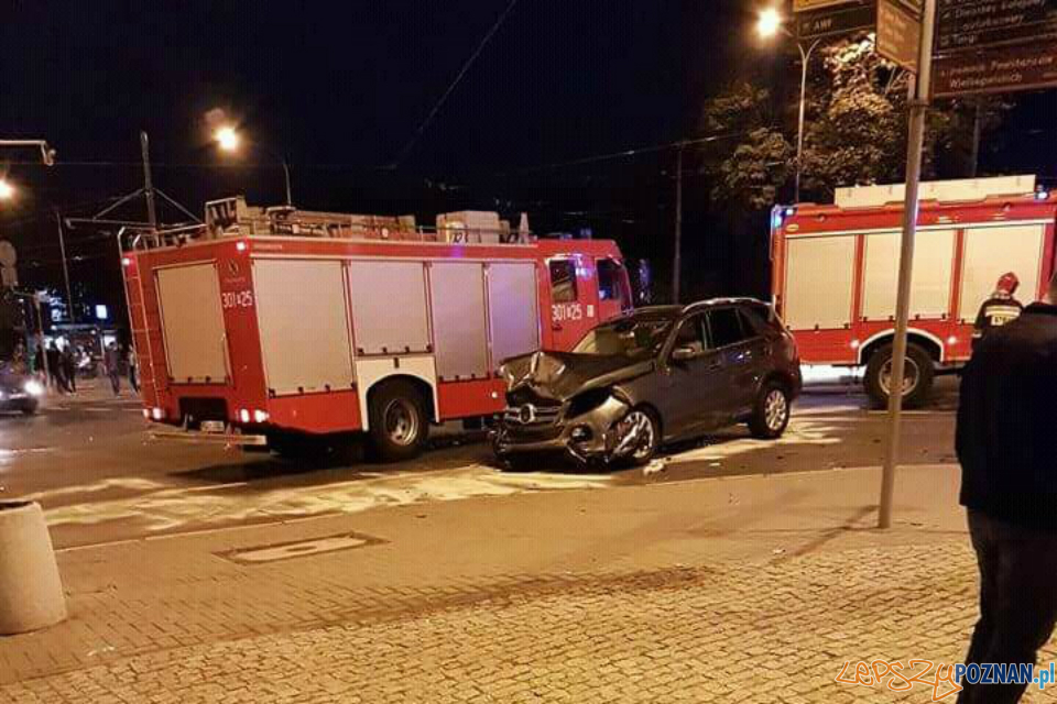 Poważny wypadek na ul. Królowej Jadwigi Foto: Poważny wypadek na ul. Królowej Jadwigi Poważny wypadek na ul. Królowej Jadwigi Foto: Poważny wypadek na ul. Królowej Jadwigi