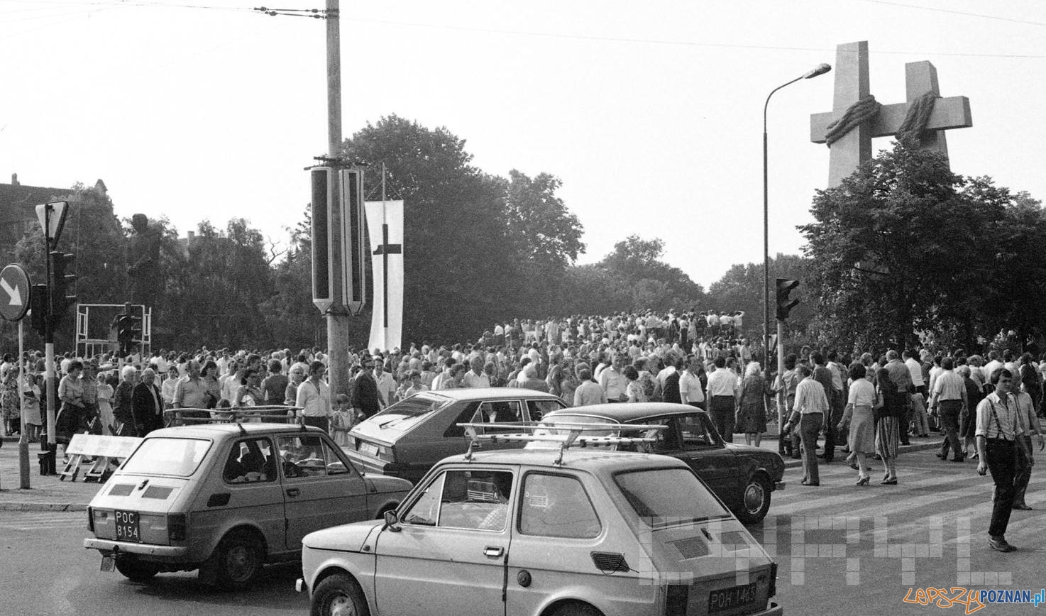 Odslonięcie pomnika Poznańskiego Czerwca 56 - 28.06.1981 Foto: Jan Kołodziejski / Cyryl Odslonięcie pomnika Poznańskiego Czerwca 56 - 28.06.1981 Foto: Jan Kołodziejski / Cyryl
