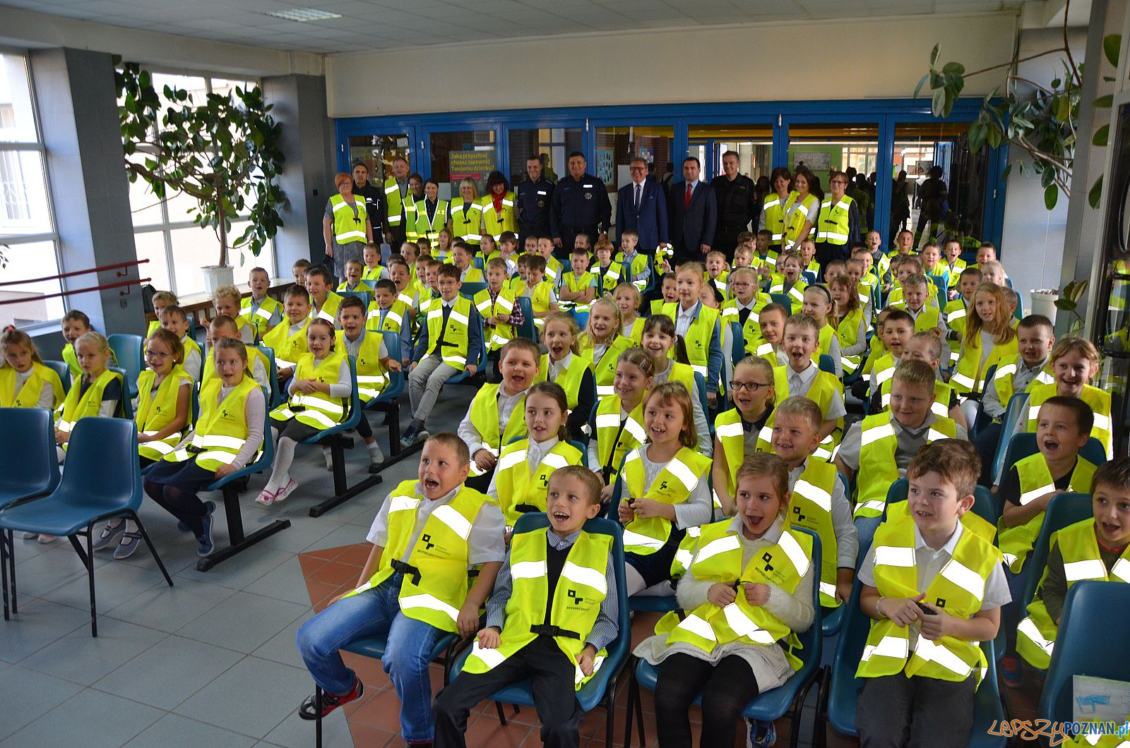 Odblaskowe kamizelki dla uczniów z Powiatu Poznanskiego (3)  Foto: materiały prasowe