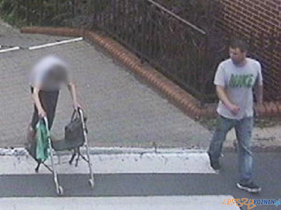 Udawał pomoc, a okradł staruszkę!  Foto: monitoring