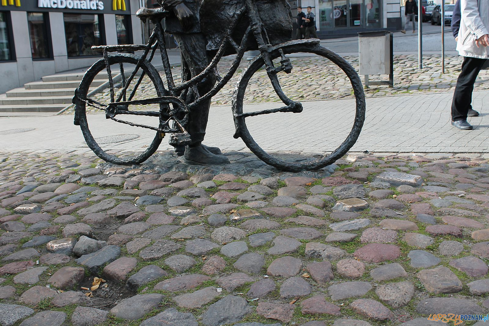 Stary Marych nieporządek wokól pomnika (1) Foto: T. Dworek / ROSM Stary Marych nieporządek wokól pomnika (1) Foto: T. Dworek / ROSM