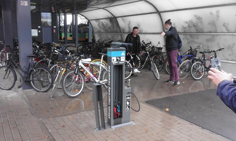 Stacje napraw rowerów (1) Foto: ZDM Stacje napraw rowerów (1) Foto: ZDM