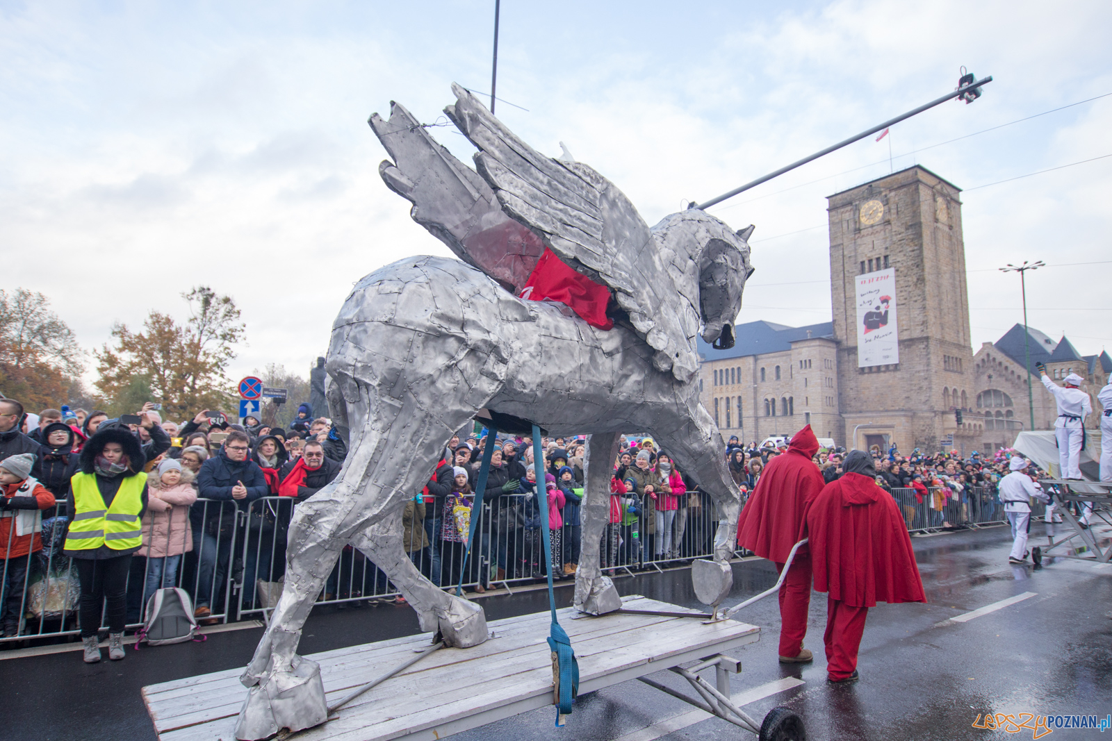 Imieniny Ulicy
Obywatel Święty Marcin Foto: lepszyPOZNAN.pl/Piotr Rychter Imieniny Ulicy
Obywatel Święty Marcin Foto: lepszyPOZNAN.pl/Piotr Rychter
