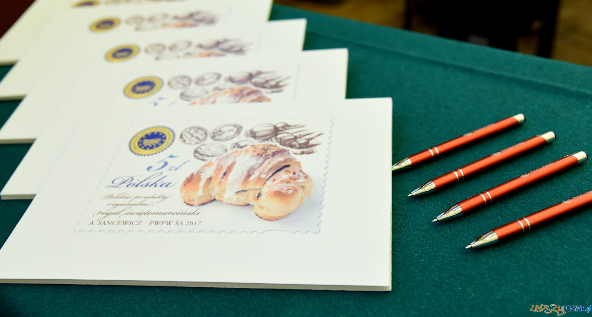 Rogale świętomarcińskie - wręczenie certyfikatów cukiernikom Foto: UMP Rogale świętomarcińskie - wręczenie certyfikatów cukiernikom Foto: UMP