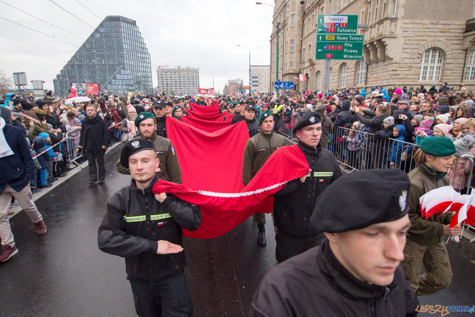 Imieniny Ulicy
Obywatel Święty Marcin Foto: lepszyPOZNAN.pl/Piotr Rychter Imieniny Ulicy
Obywatel Święty Marcin Foto: lepszyPOZNAN.pl/Piotr Rychter