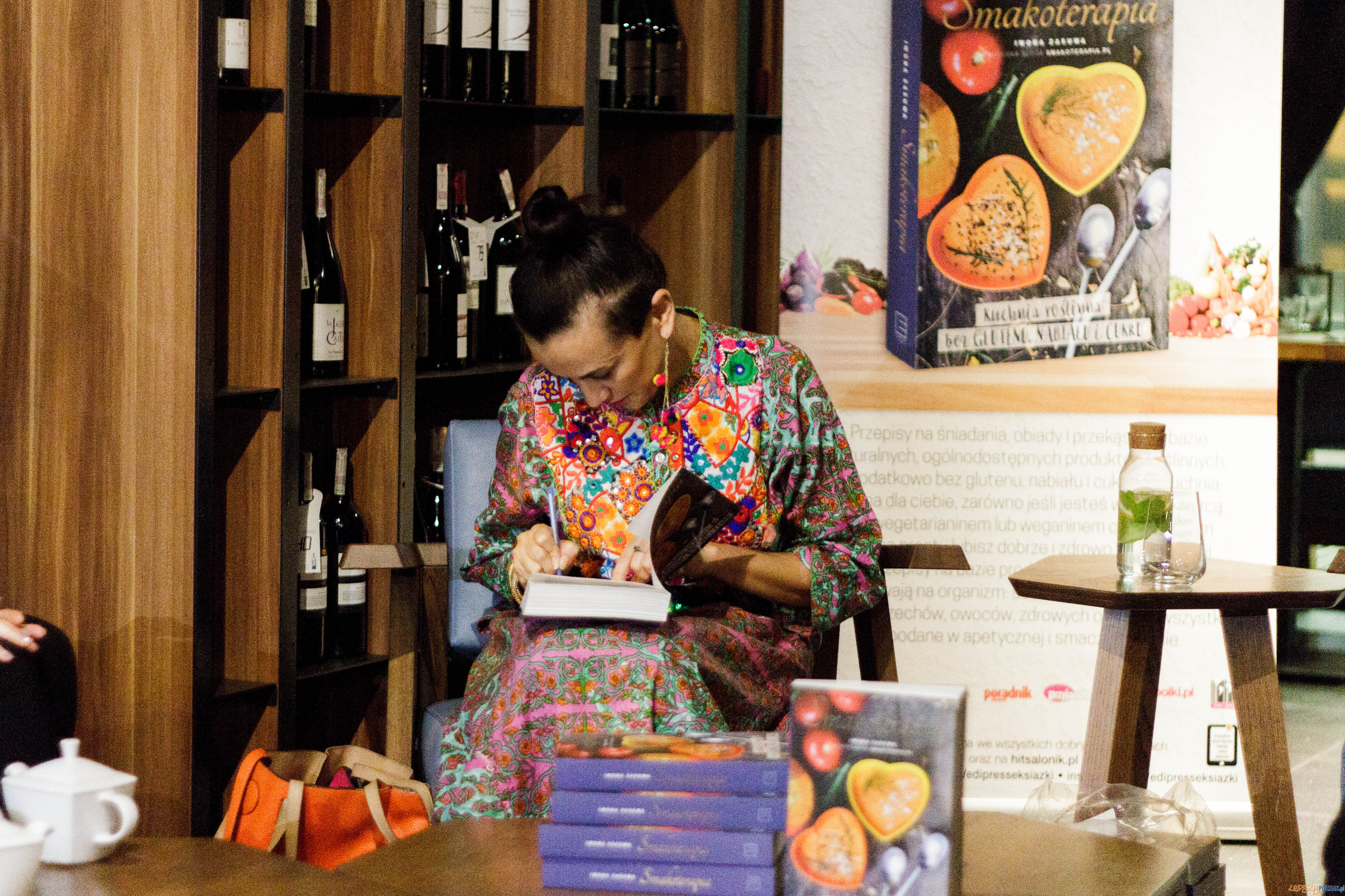 Smakoterapia-autorskie spotkanie z Iwona Zasuwa Foto: lepszyPOZNAN.pl / Ewelina Jaskowiak Smakoterapia-autorskie spotkanie z Iwona Zasuwa Foto: lepszyPOZNAN.pl / Ewelina Jaskowiak