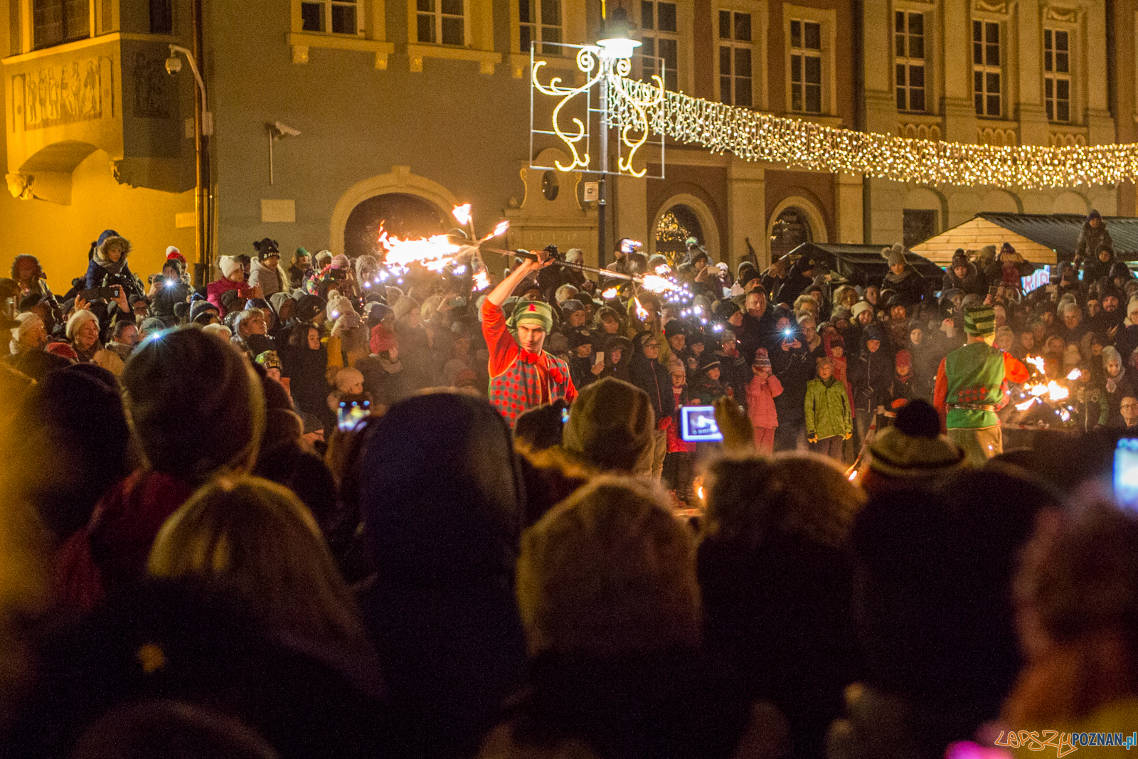 Betlejem Poznańskie: Mikołajkowy pokaz ogniowy - Poznań 03.12 Foto: LepszyPOZNAN.pl / Paweł Rychter Betlejem Poznańskie: Mikołajkowy pokaz ogniowy - Poznań 03.12 Foto: LepszyPOZNAN.pl / Paweł Rychter