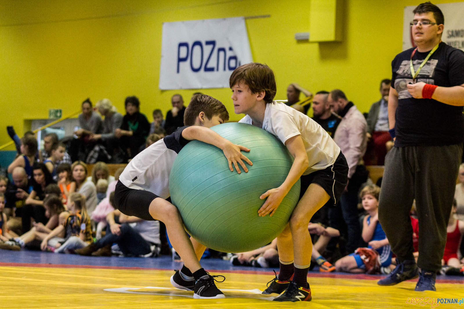 Zapasy z Gwiazdorem Foto: lepszyPOZNAN.pl / Ewelina Jaskowiak Zapasy z Gwiazdorem Foto: lepszyPOZNAN.pl / Ewelina Jaskowiak