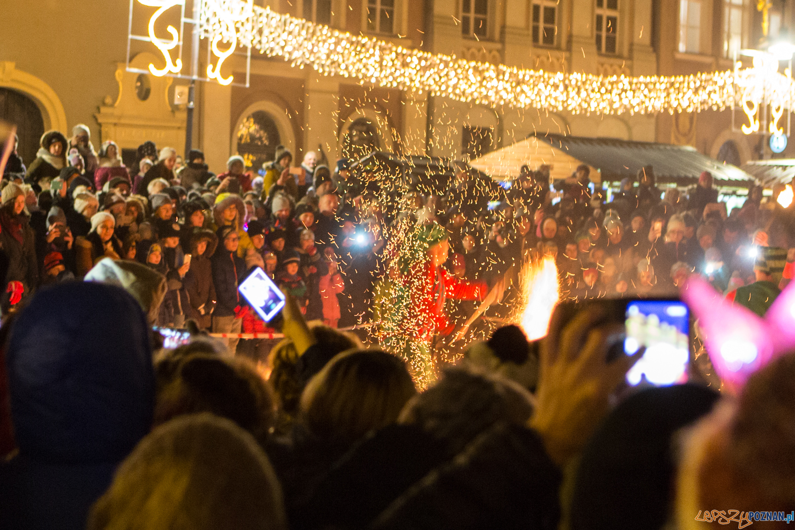Betlejem Poznańskie: Mikołajkowy pokaz ogniowy - Poznań 03.12 Foto: LepszyPOZNAN.pl / Paweł Rychter Betlejem Poznańskie: Mikołajkowy pokaz ogniowy - Poznań 03.12 Foto: LepszyPOZNAN.pl / Paweł Rychter