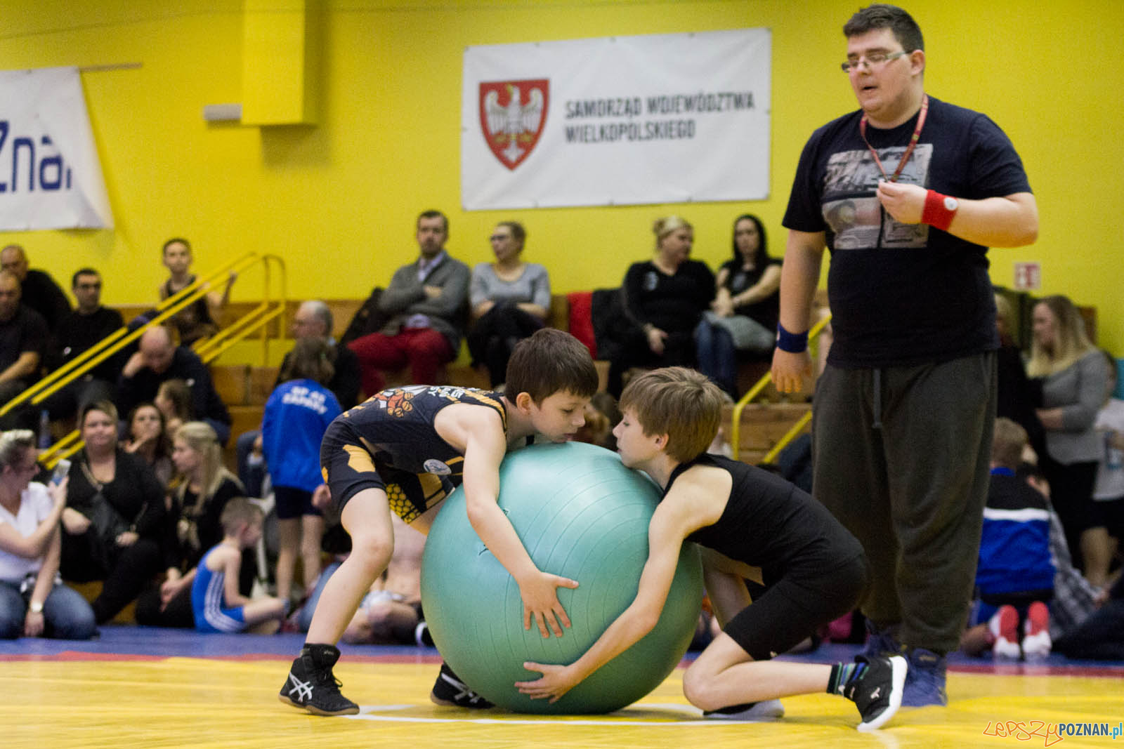 Zapasy z Gwiazdorem Foto: lepszyPOZNAN.pl / Ewelina Jaskowiak Zapasy z Gwiazdorem Foto: lepszyPOZNAN.pl / Ewelina Jaskowiak