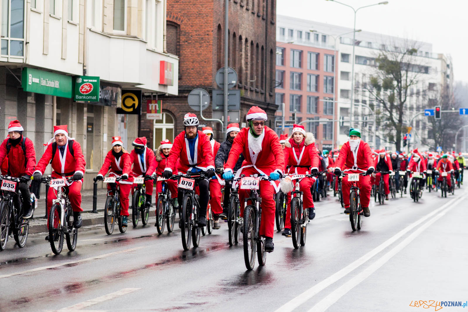 Przejazd Gwiazdorów Foto: lepszyPOZNAN.pl / Ewelina Jaskowiak Przejazd Gwiazdorów Foto: lepszyPOZNAN.pl / Ewelina Jaskowiak