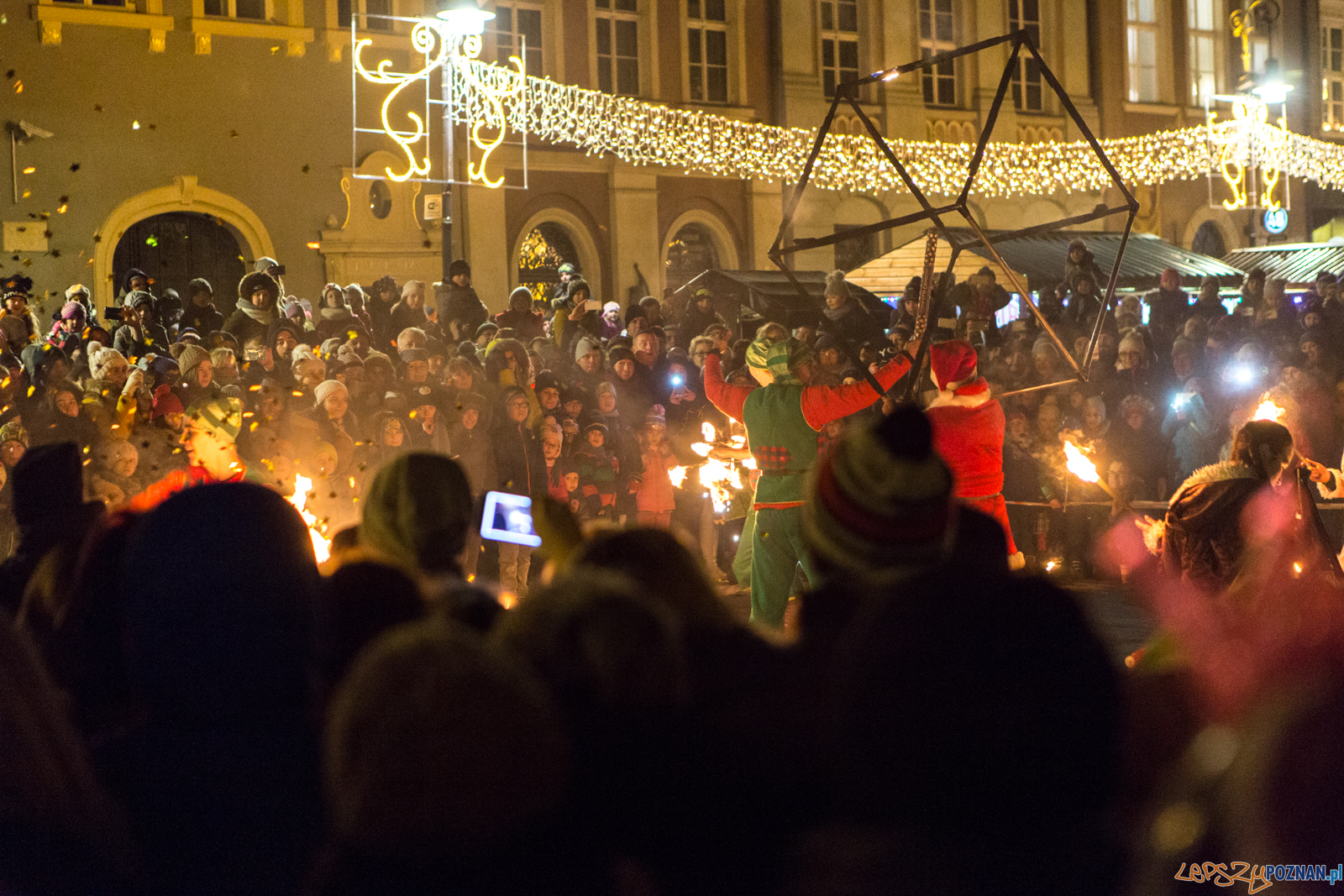 Betlejem Poznańskie: Mikołajkowy pokaz ogniowy - Poznań 03.12 Foto: LepszyPOZNAN.pl / Paweł Rychter Betlejem Poznańskie: Mikołajkowy pokaz ogniowy - Poznań 03.12 Foto: LepszyPOZNAN.pl / Paweł Rychter