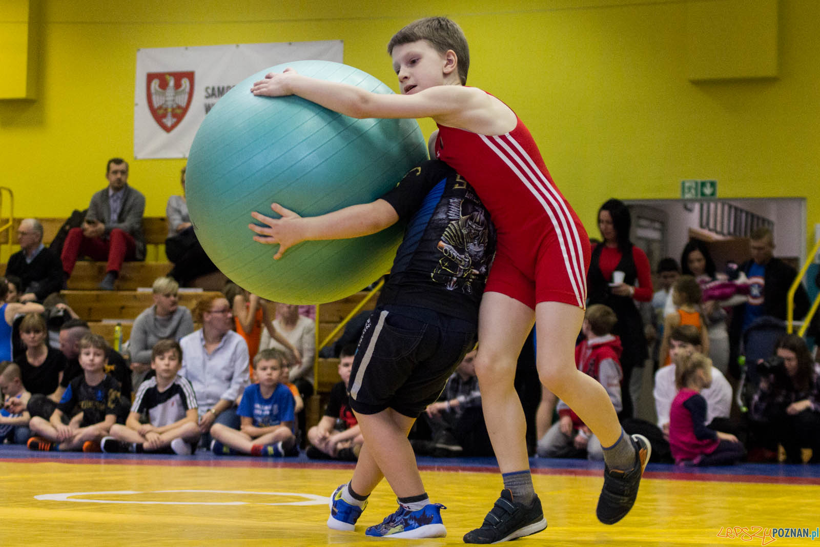 Zapasy z Gwiazdorem Foto: lepszyPOZNAN.pl / Ewelina Jaskowiak Zapasy z Gwiazdorem Foto: lepszyPOZNAN.pl / Ewelina Jaskowiak