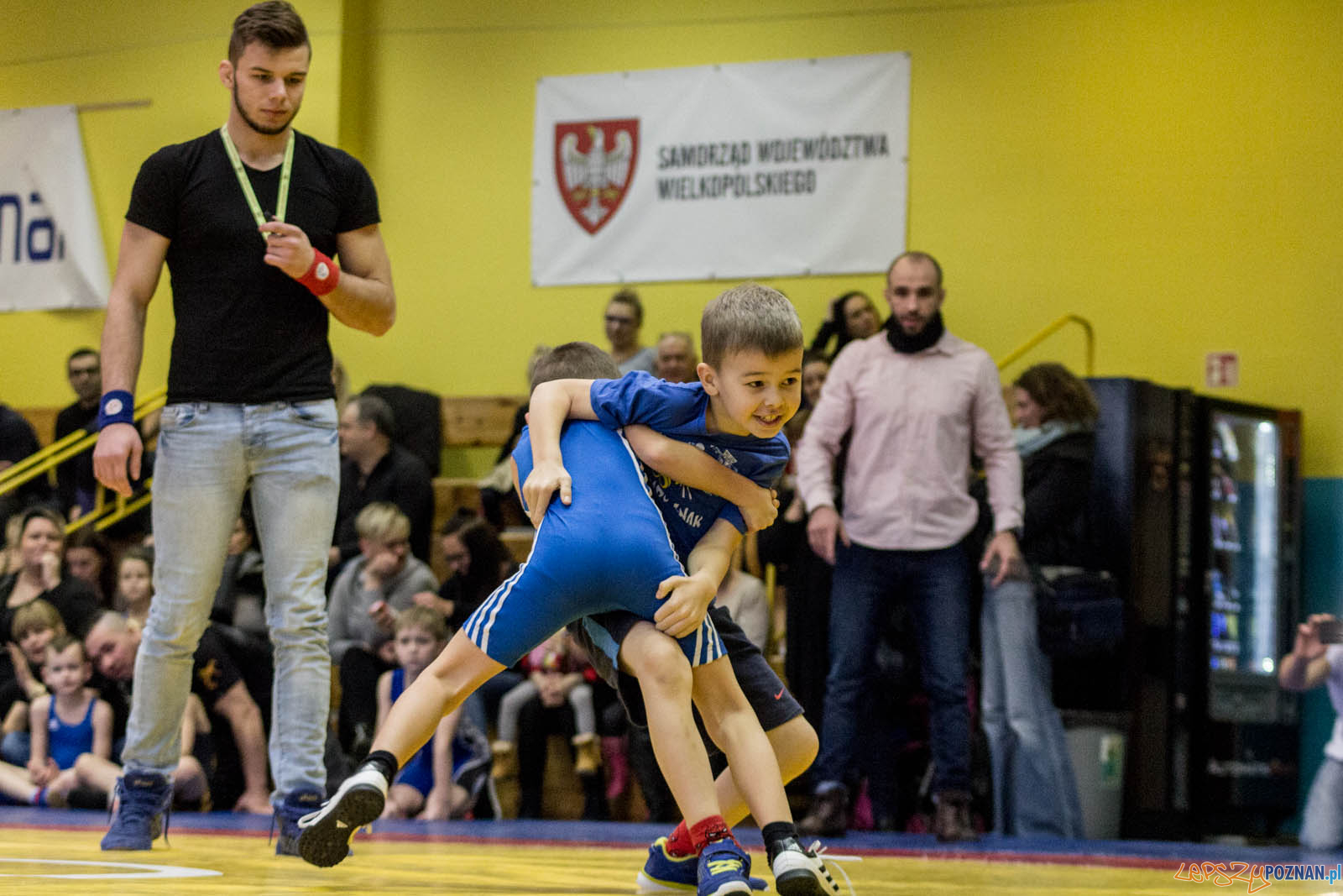 Zapasy z Gwiazdorem Foto: lepszyPOZNAN.pl / Ewelina Jaskowiak Zapasy z Gwiazdorem Foto: lepszyPOZNAN.pl / Ewelina Jaskowiak