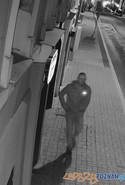 Został pobity, gdy upadł przejechał po nim samochód Foto: Został pobity, gdy upadł przejechał po nim samochód Foto: