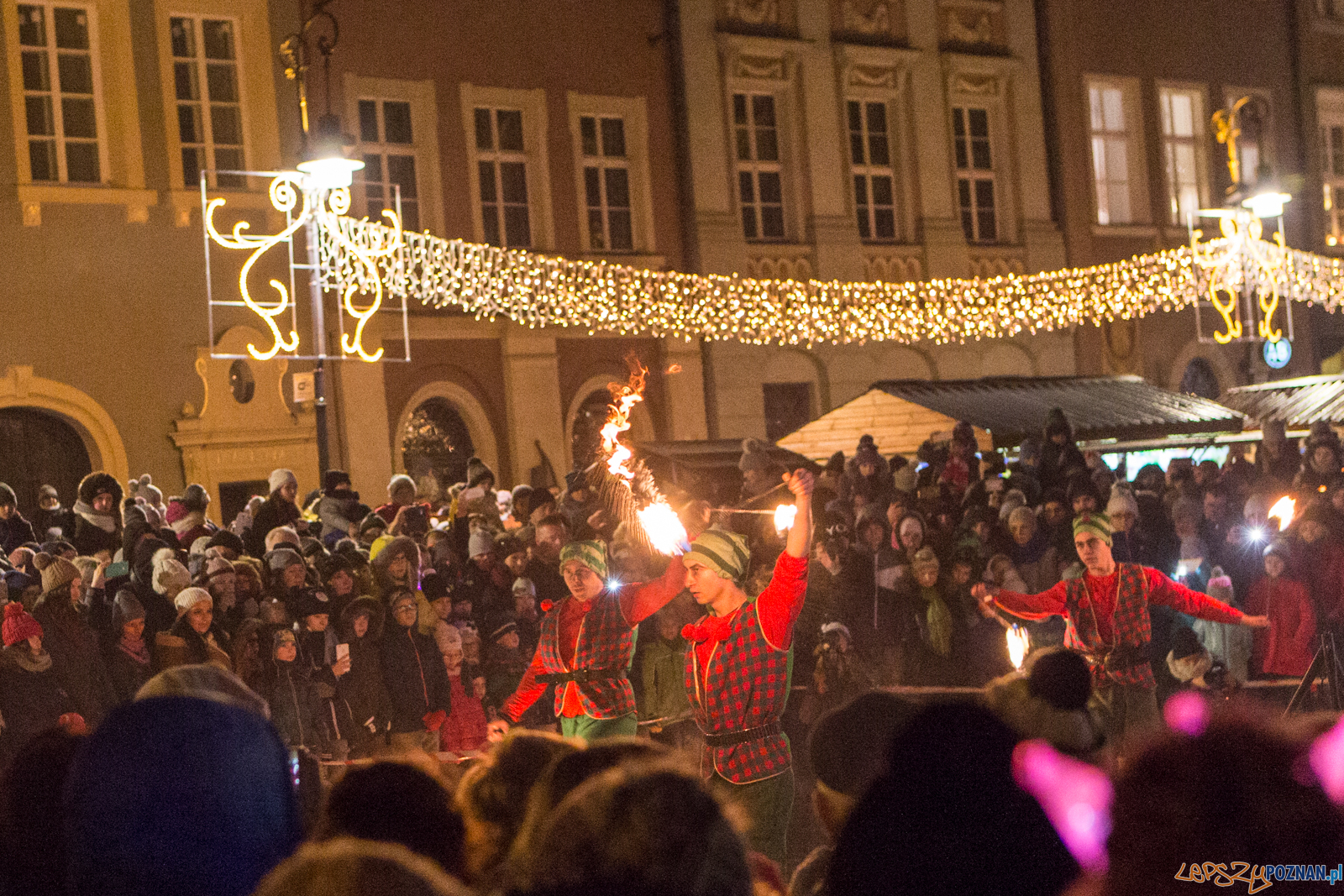 Betlejem Poznańskie: Mikołajkowy pokaz ogniowy - Poznań 03.12 Foto: LepszyPOZNAN.pl / Paweł Rychter Betlejem Poznańskie: Mikołajkowy pokaz ogniowy - Poznań 03.12 Foto: LepszyPOZNAN.pl / Paweł Rychter