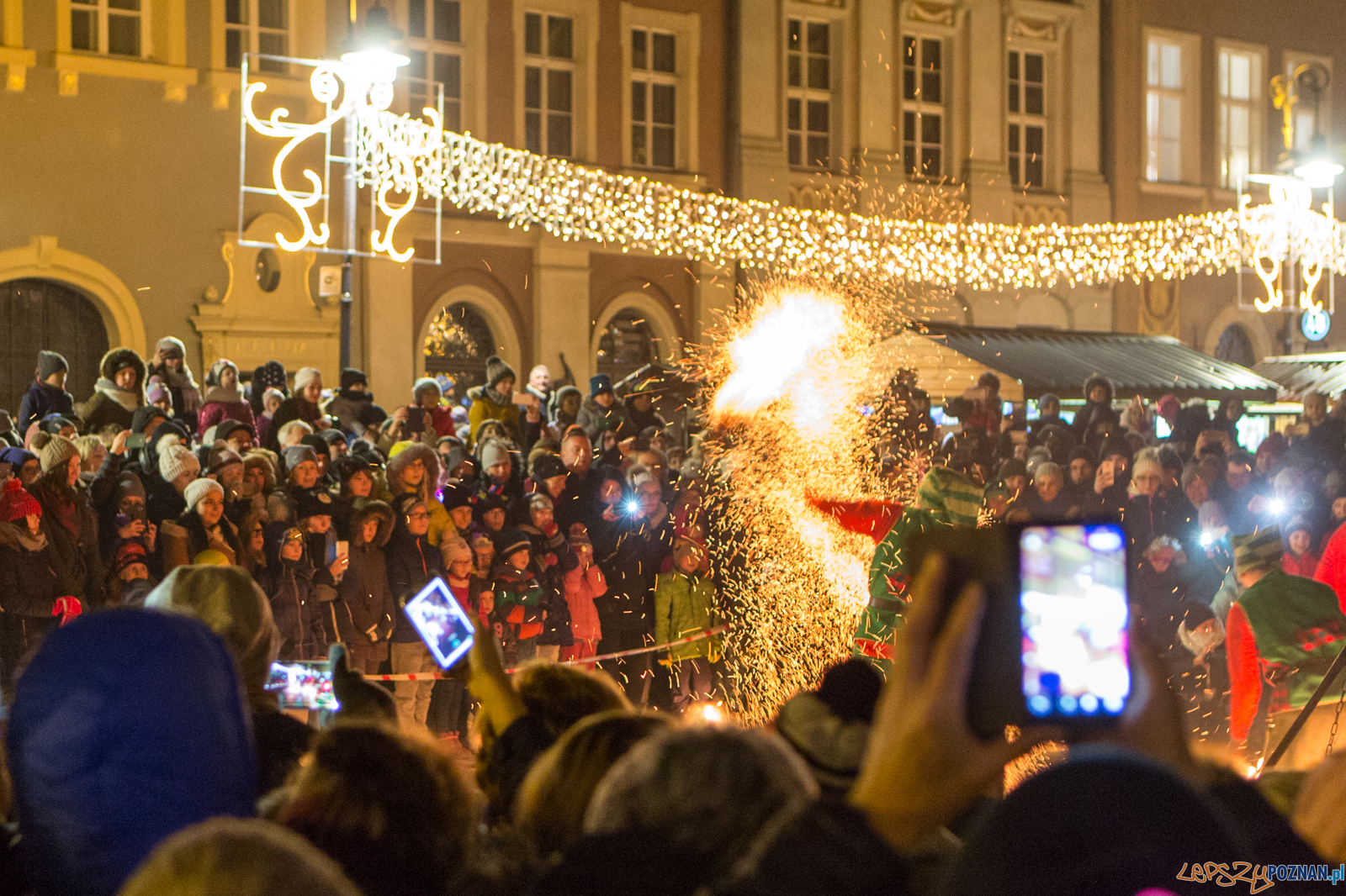 Betlejem Poznańskie: Mikołajkowy pokaz ogniowy - Poznań 03.12 Foto: LepszyPOZNAN.pl / Paweł Rychter Betlejem Poznańskie: Mikołajkowy pokaz ogniowy - Poznań 03.12 Foto: LepszyPOZNAN.pl / Paweł Rychter