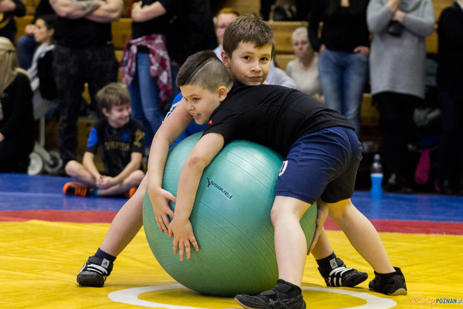 Zapasy z Gwiazdorem Foto: lepszyPOZNAN.pl / Ewelina Jaskowiak Zapasy z Gwiazdorem Foto: lepszyPOZNAN.pl / Ewelina Jaskowiak