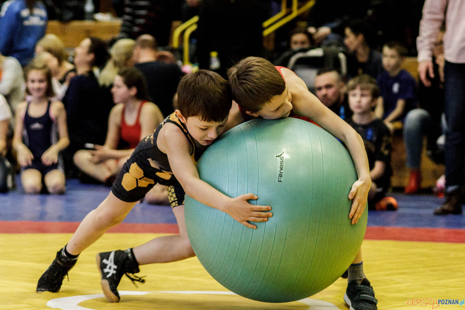 Zapasy z Gwiazdorem Foto: lepszyPOZNAN.pl / Ewelina Jaskowiak Zapasy z Gwiazdorem Foto: lepszyPOZNAN.pl / Ewelina Jaskowiak