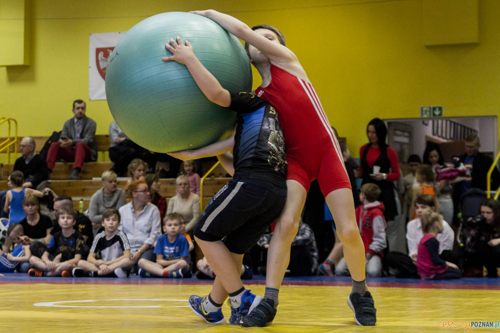 Zapasy z Gwiazdorem Foto: lepszyPOZNAN.pl / Ewelina Jaskowiak Zapasy z Gwiazdorem Foto: lepszyPOZNAN.pl / Ewelina Jaskowiak