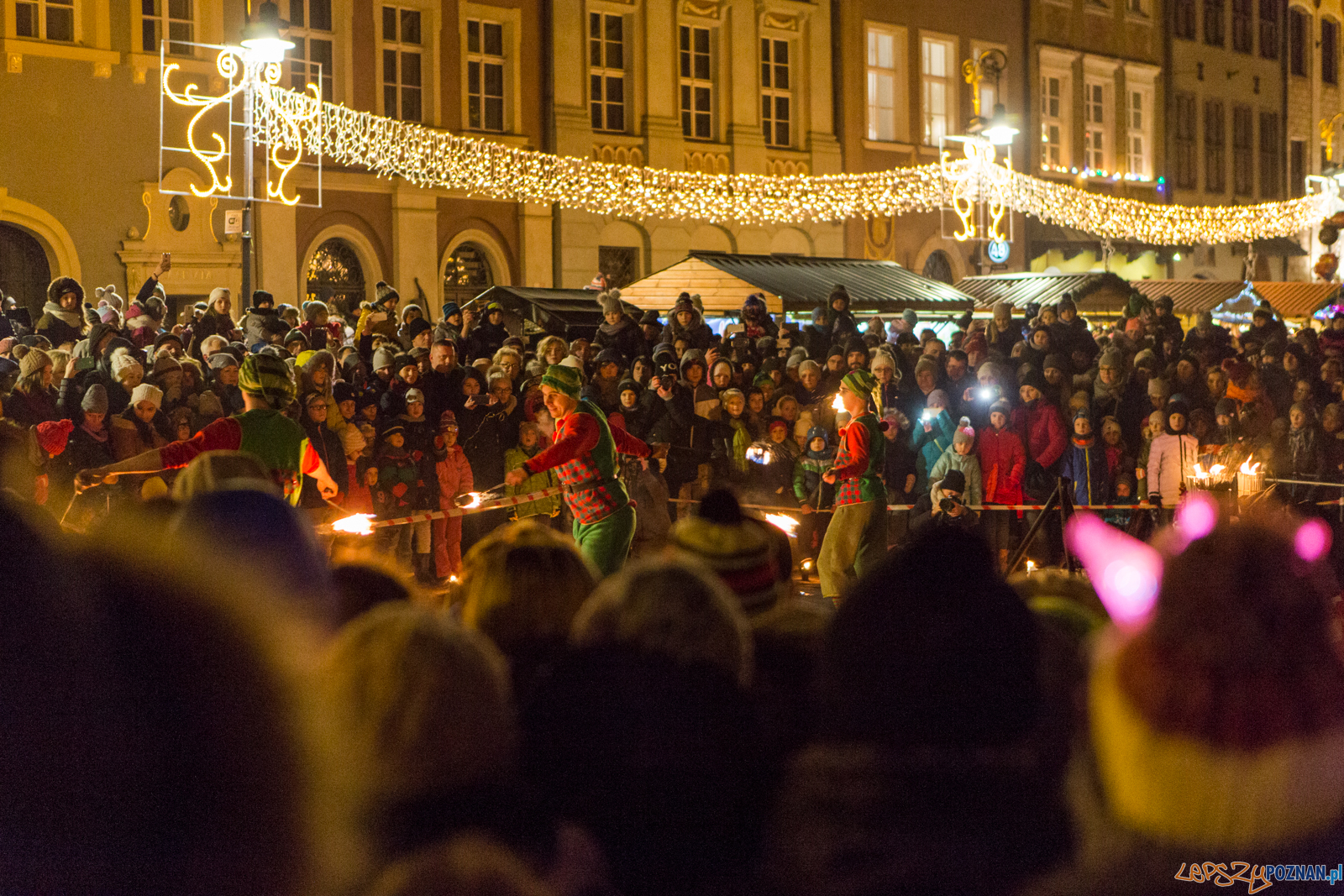 Betlejem Poznańskie: Mikołajkowy pokaz ogniowy - Poznań 03.12 Foto: LepszyPOZNAN.pl / Paweł Rychter Betlejem Poznańskie: Mikołajkowy pokaz ogniowy - Poznań 03.12 Foto: LepszyPOZNAN.pl / Paweł Rychter