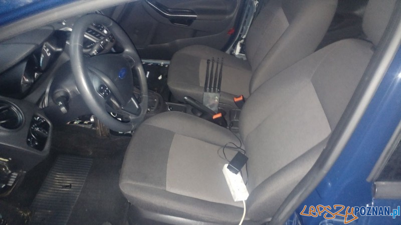 Policjanci zlikwidowali dziuplę Foto: KMP Poznań Policjanci zlikwidowali dziuplę Foto: KMP Poznań