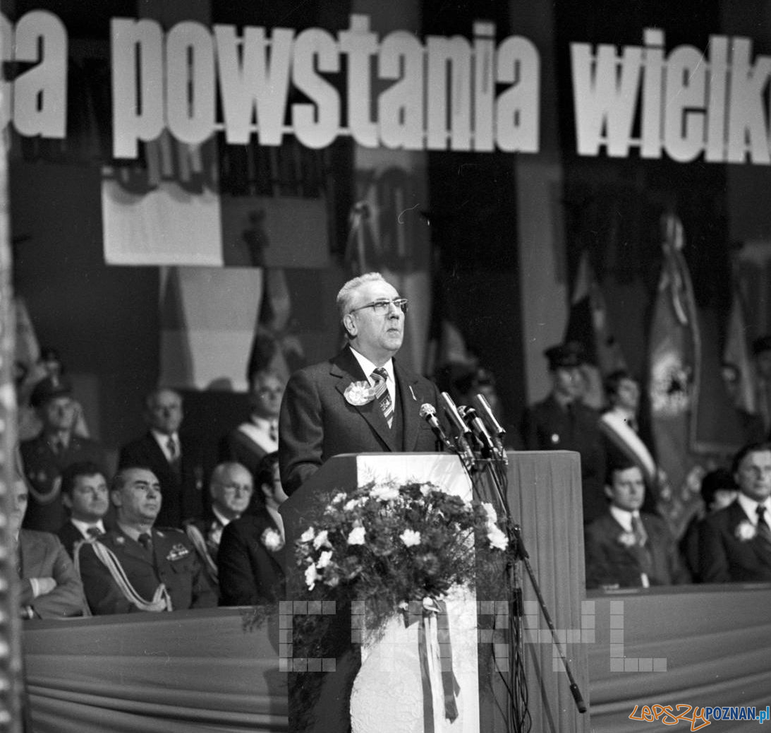 E. Gierek przemawia podczas uroczystosci rocznicowych Powstania Wielkopolskiego 18.12.1978 Foto: Stanisław Wiktor / Cyryl E. Gierek przemawia podczas uroczystosci rocznicowych Powstania Wielkopolskiego 18.12.1978 Foto: Stanisław Wiktor / Cyryl