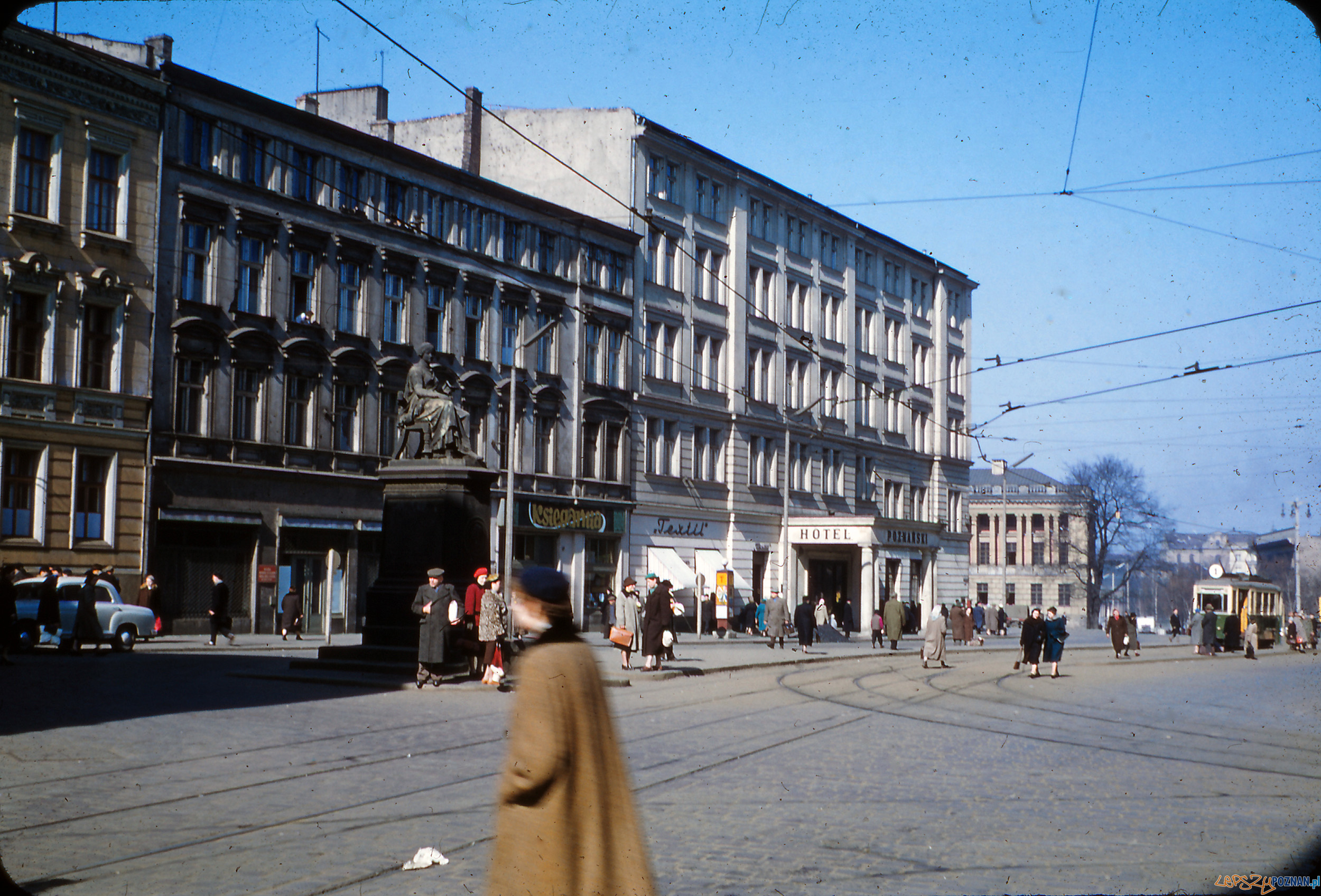 Aleje Marcinkowskiego - koniec lat 50-tych Foto: Mogens Tørsleff, kolekcja Gorma Rudschinata / Flickr / CC Aleje Marcinkowskiego - koniec lat 50-tych Foto: Mogens Tørsleff, kolekcja Gorma Rudschinata / Flickr / CC