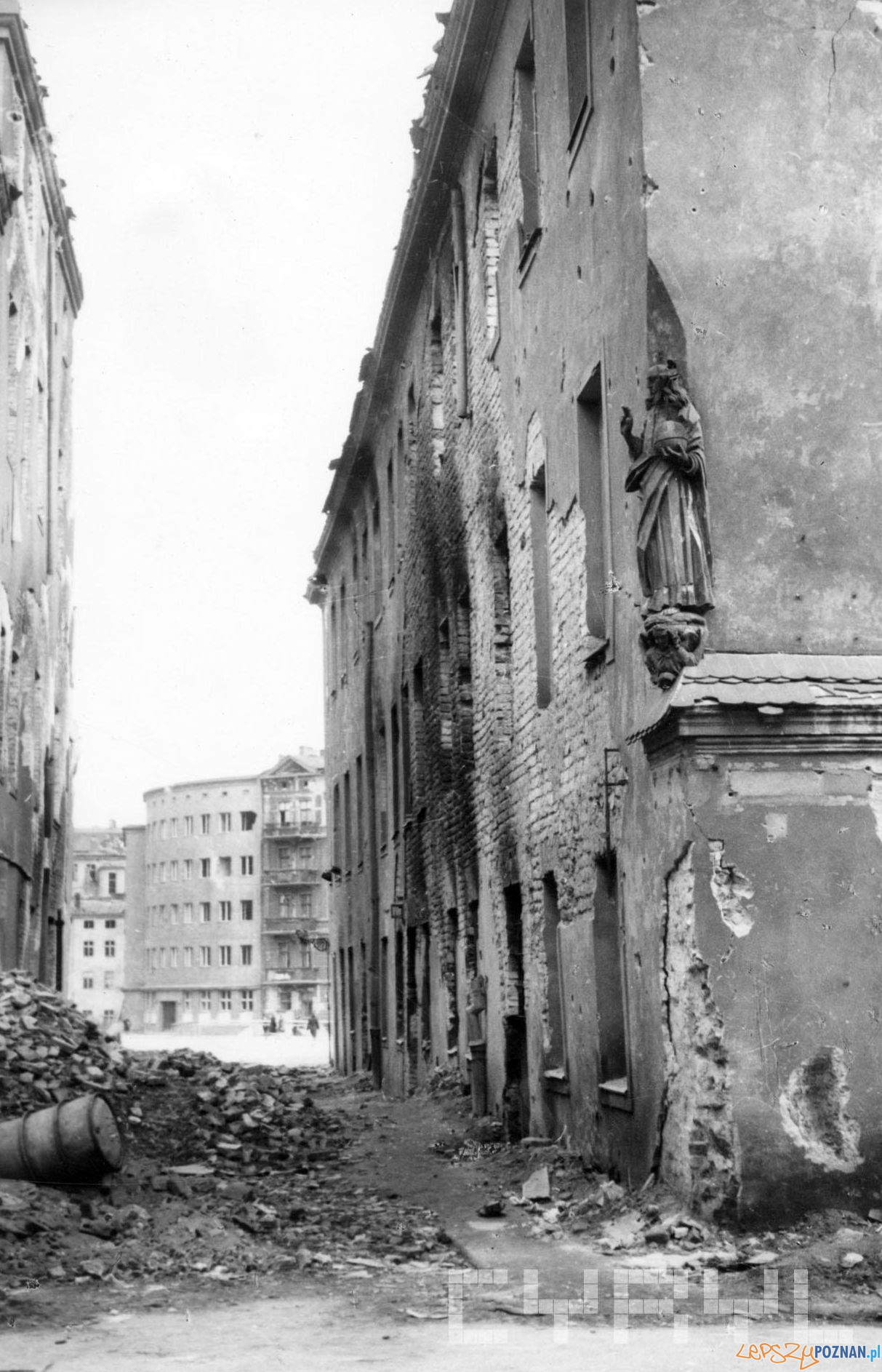 Ulica Kozia - 1945 - wojenny Poznań Foto: Zbigniew Zielonacki / Cyryl Ulica Kozia - 1945 - wojenny Poznań Foto: Zbigniew Zielonacki / Cyryl