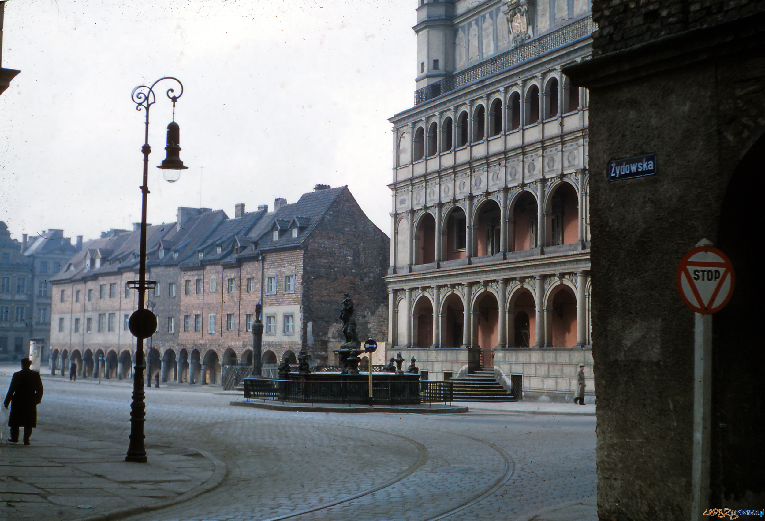 Stary Rynek - koniec lat 50-tych Foto: Mogens Tørsleff, kolekcja Gorma Rudschinata / Flickr / CC Stary Rynek - koniec lat 50-tych Foto: Mogens Tørsleff, kolekcja Gorma Rudschinata / Flickr / CC