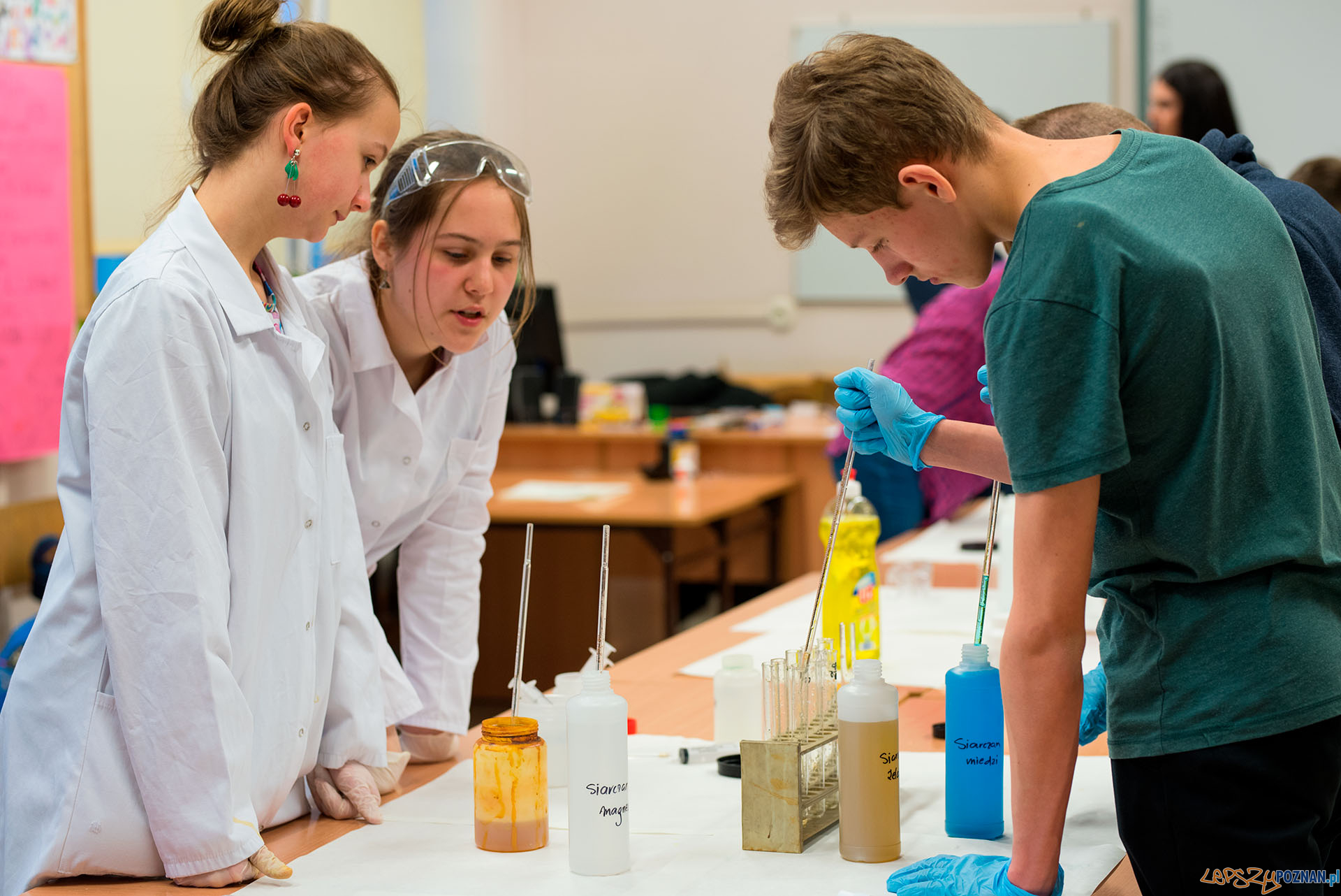 Szkolna noc naukowców Foto: MONIKA CZERWINSKA Szkolna noc naukowców Foto: MONIKA CZERWINSKA