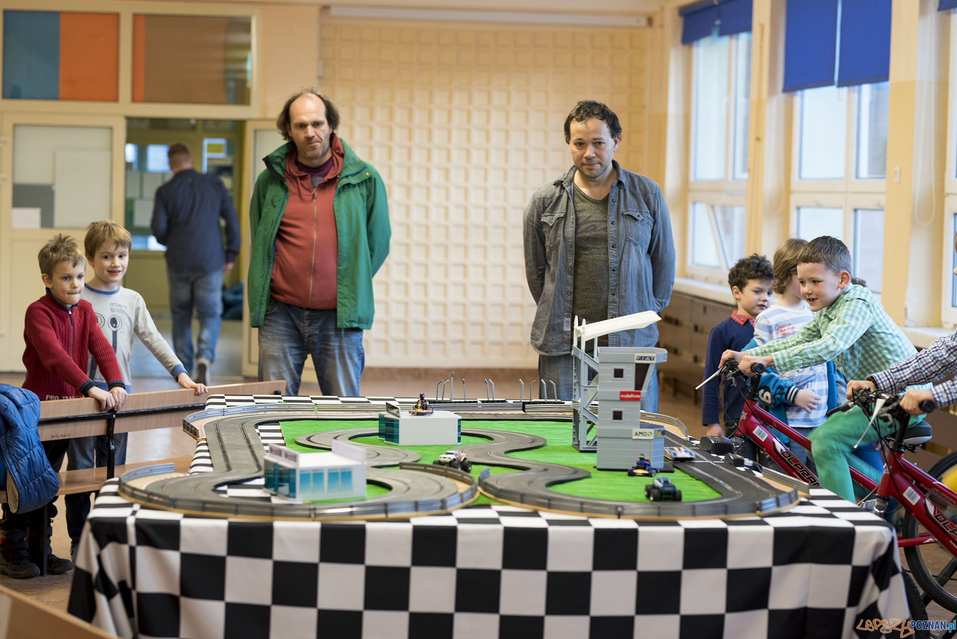 Szkolna noc naukowców Foto: MONIKA CZERWINSKA Szkolna noc naukowców Foto: MONIKA CZERWINSKA