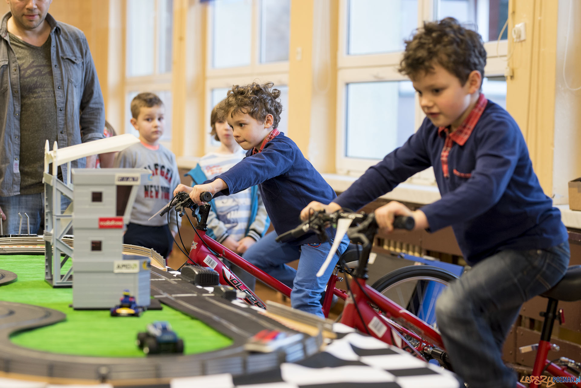 Szkolna noc naukowców Foto: MONIKA CZERWINSKA Szkolna noc naukowców Foto: MONIKA CZERWINSKA