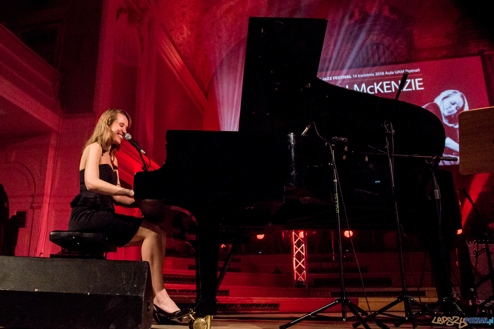 SARAH McKENZIE - From Standards With Love Foto: lepszyPOZNAN.pl / Ewelina Jaśkowiak SARAH McKENZIE - From Standards With Love Foto: lepszyPOZNAN.pl / Ewelina Jaśkowiak