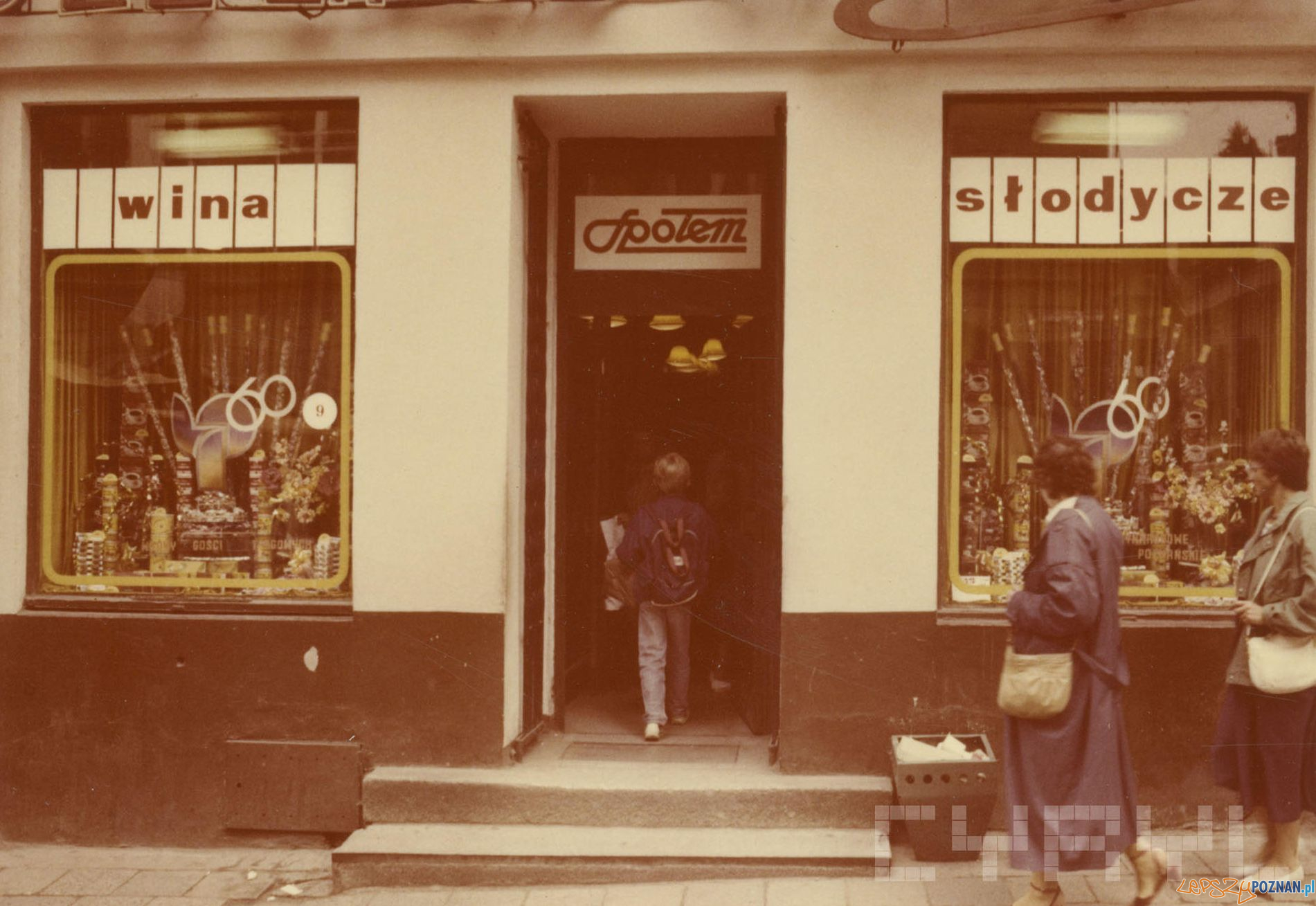 Cukierniczy - Wedel - ul. Paderewskiego - 1989 r. Foto: PSS Społem / Cyryl Cukierniczy - Wedel - ul. Paderewskiego - 1989 r. Foto: PSS Społem / Cyryl