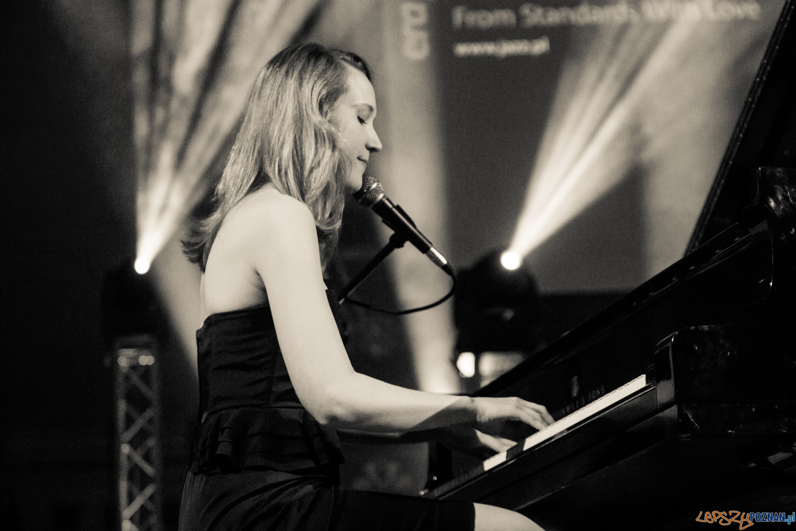 SARAH McKENZIE - From Standards With Love Foto: lepszyPOZNAN.pl / Ewelina Jaśkowiak SARAH McKENZIE - From Standards With Love Foto: lepszyPOZNAN.pl / Ewelina Jaśkowiak