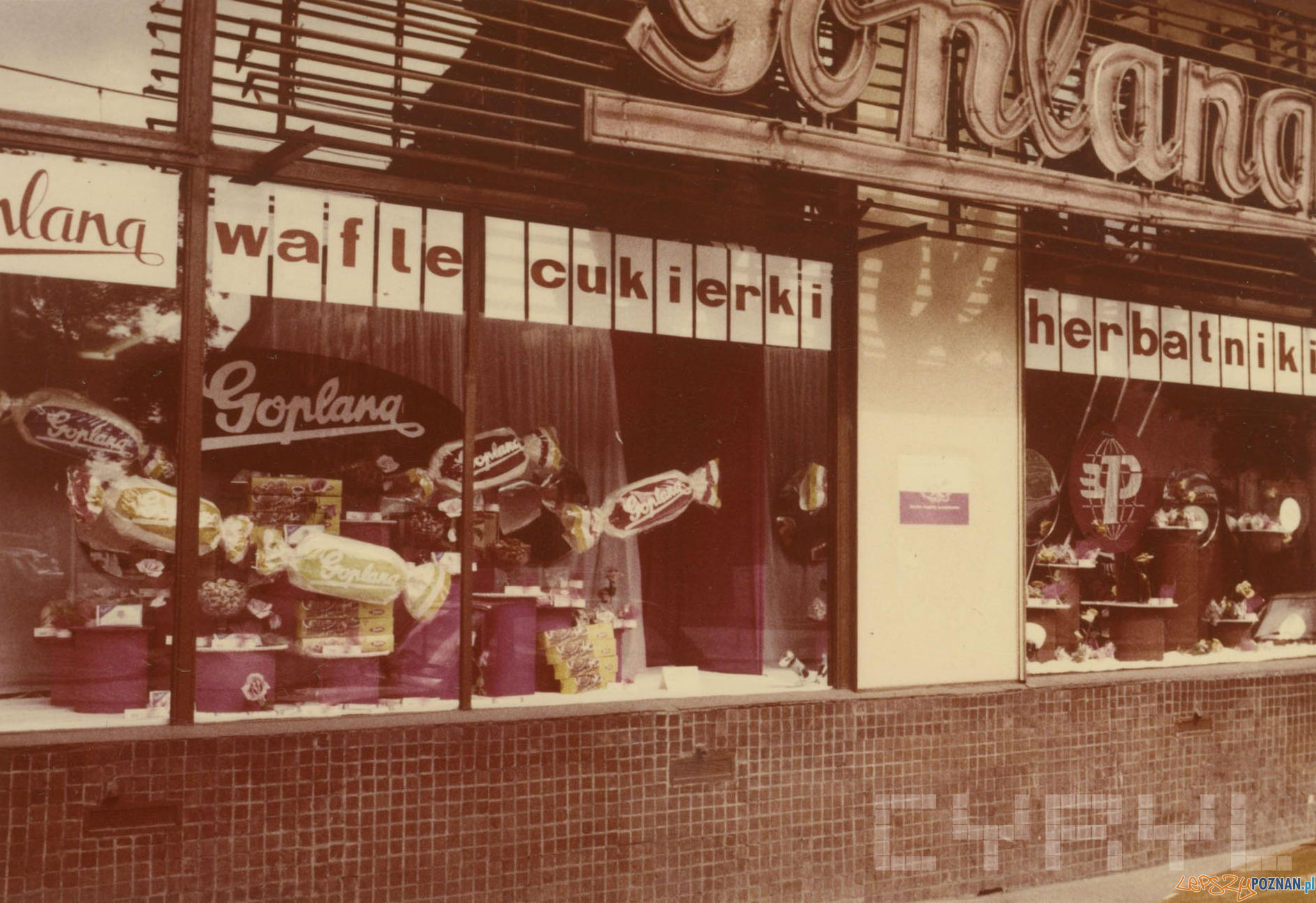 Goplana - Kraszewskiego 14 - 1989 r. Foto: PSS Społem / Cyryl Goplana - Kraszewskiego 14 - 1989 r. Foto: PSS Społem / Cyryl