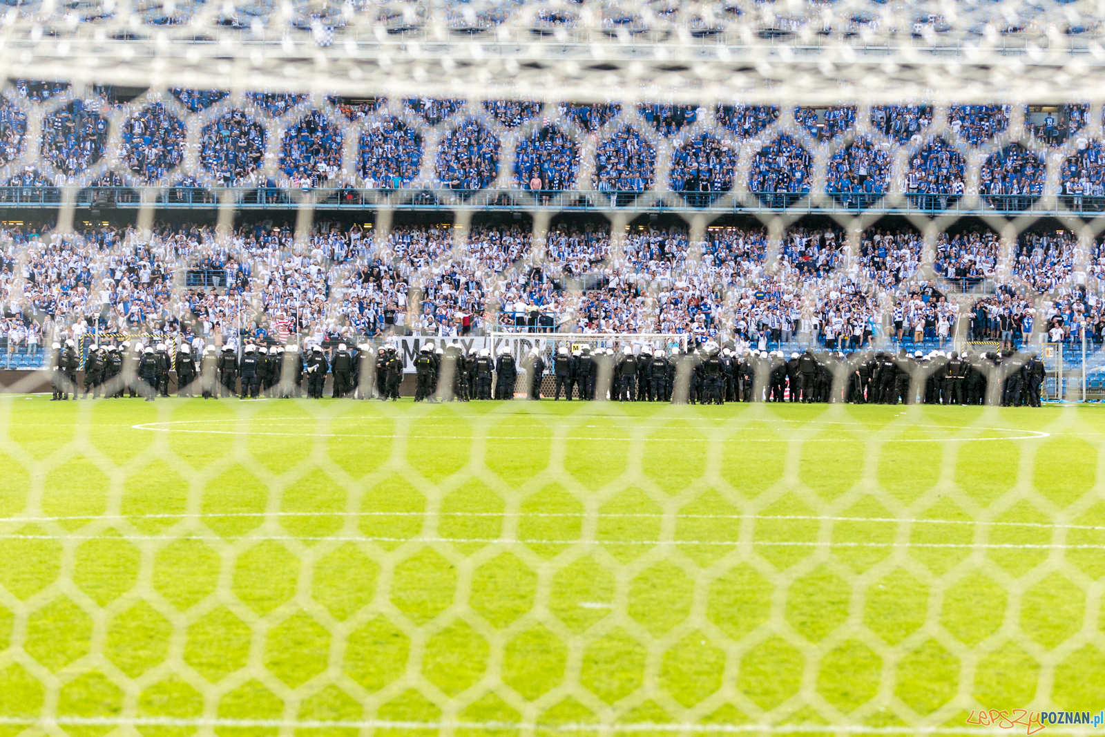 Lech Poznań - Legia Warszawa (zamieszki na stadionie) Foto: lepszyPOZNAN.pl/Piotr Rychter Lech Poznań - Legia Warszawa (zamieszki na stadionie) Foto: lepszyPOZNAN.pl/Piotr Rychter