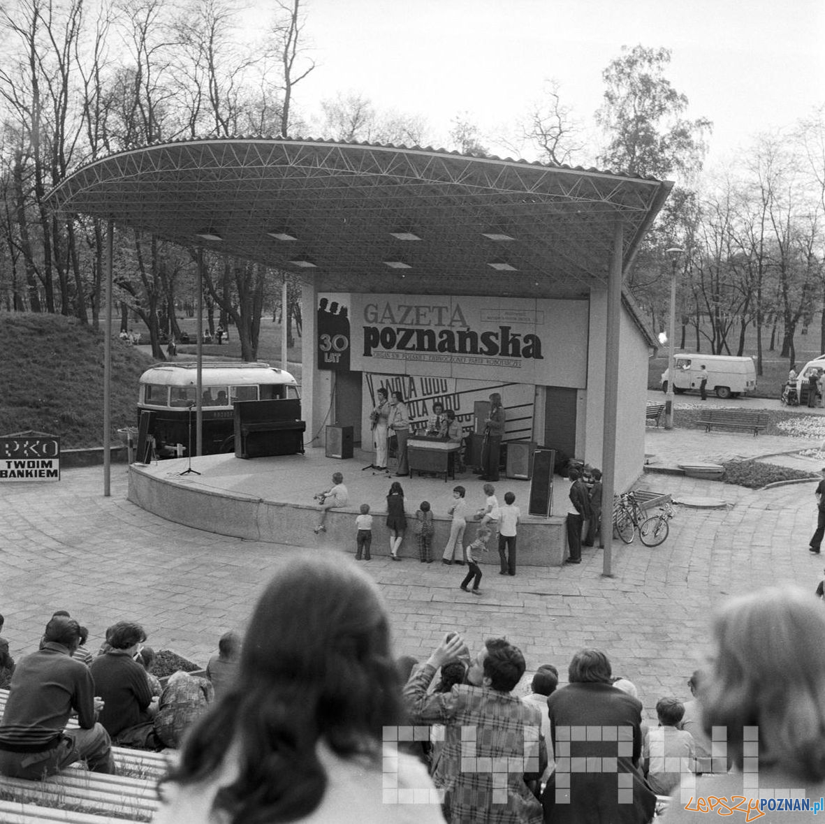 Amfiteatr Park Tysiaclecia - 30 lat Gazeta Poznanska 10.05.75 Foto: Stanisław Wiktor / Cyryl Amfiteatr Park Tysiaclecia - 30 lat Gazeta Poznanska 10.05.75 Foto: Stanisław Wiktor / Cyryl