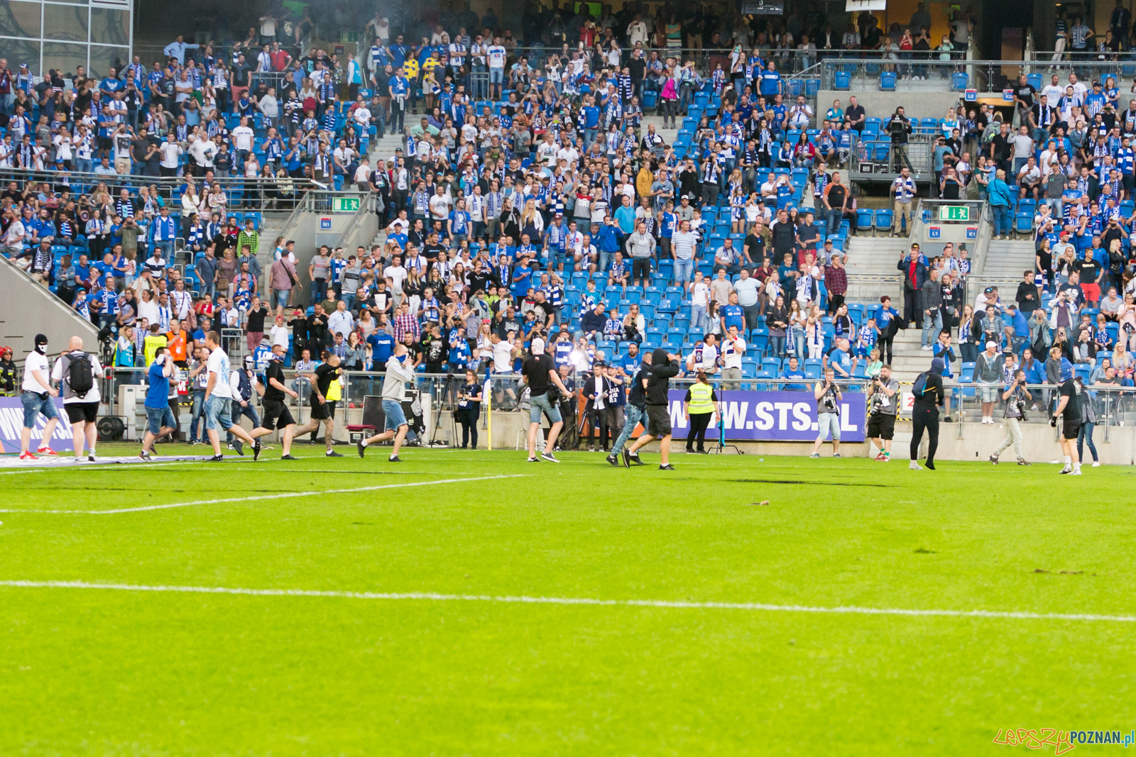 Lech Poznań - Legia Warszawa (zamieszki na stadionie) Foto: lepszyPOZNAN.pl/Piotr Rychter Lech Poznań - Legia Warszawa (zamieszki na stadionie) Foto: lepszyPOZNAN.pl/Piotr Rychter