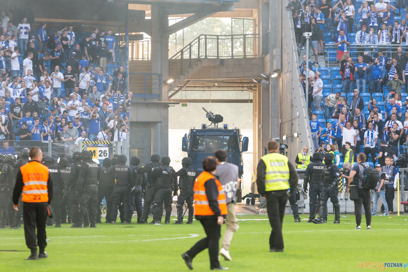 Lech Poznań - Legia Warszawa (zamieszki na stadionie) Foto: lepszyPOZNAN.pl/Piotr Rychter Lech Poznań - Legia Warszawa (zamieszki na stadionie) Foto: lepszyPOZNAN.pl/Piotr Rychter