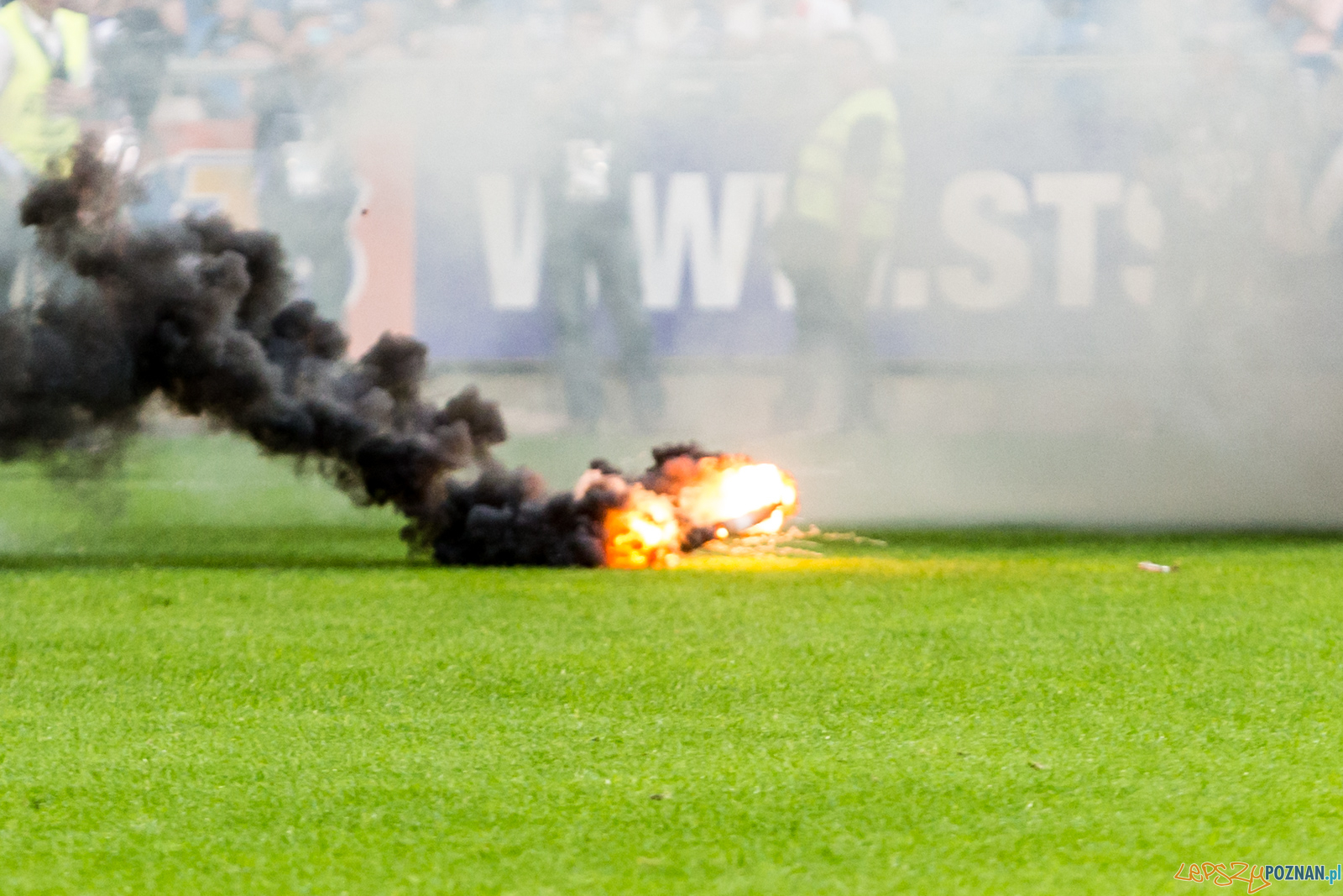 Lech Poznań - Legia Warszawa (zamieszki na stadionie) Foto: lepszyPOZNAN.pl/Piotr Rychter Lech Poznań - Legia Warszawa (zamieszki na stadionie) Foto: lepszyPOZNAN.pl/Piotr Rychter