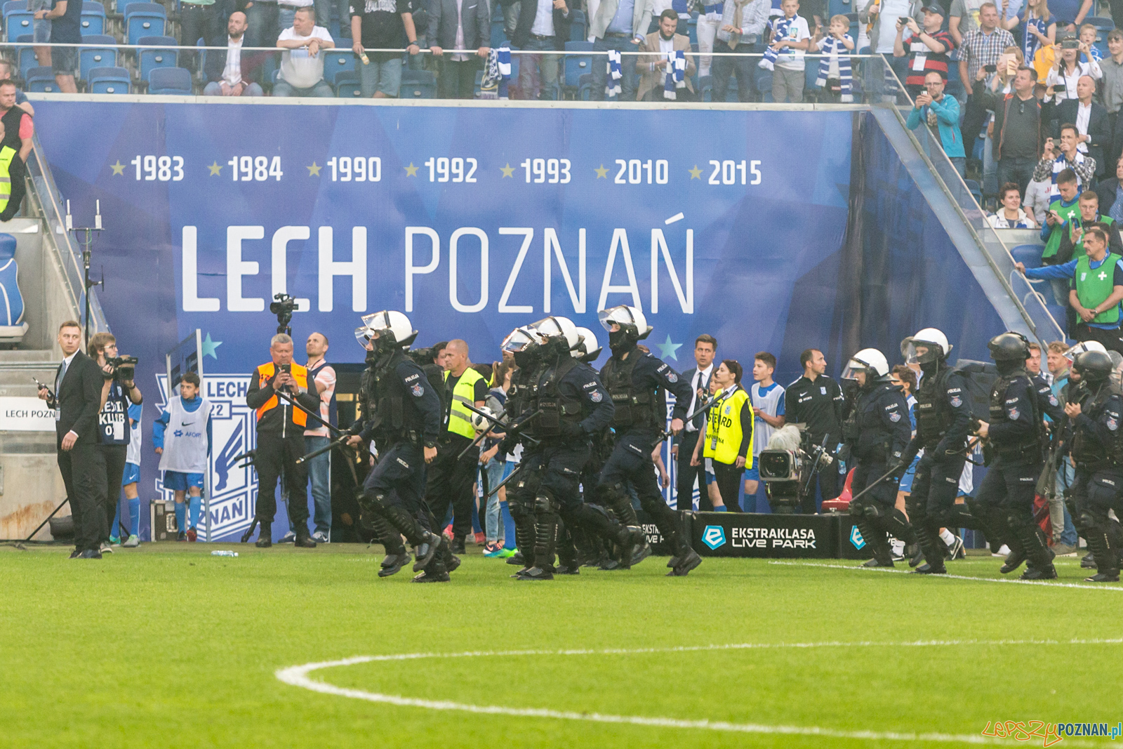 Lech Poznań - Legia Warszawa (zamieszki na stadionie) Foto: lepszyPOZNAN.pl/Piotr Rychter Lech Poznań - Legia Warszawa (zamieszki na stadionie) Foto: lepszyPOZNAN.pl/Piotr Rychter